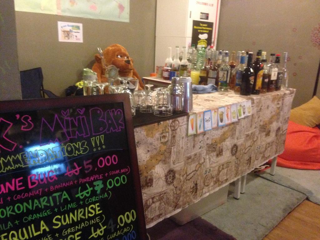 Kimchee Sinchon Guesthouse Seoul Eksteriør billede