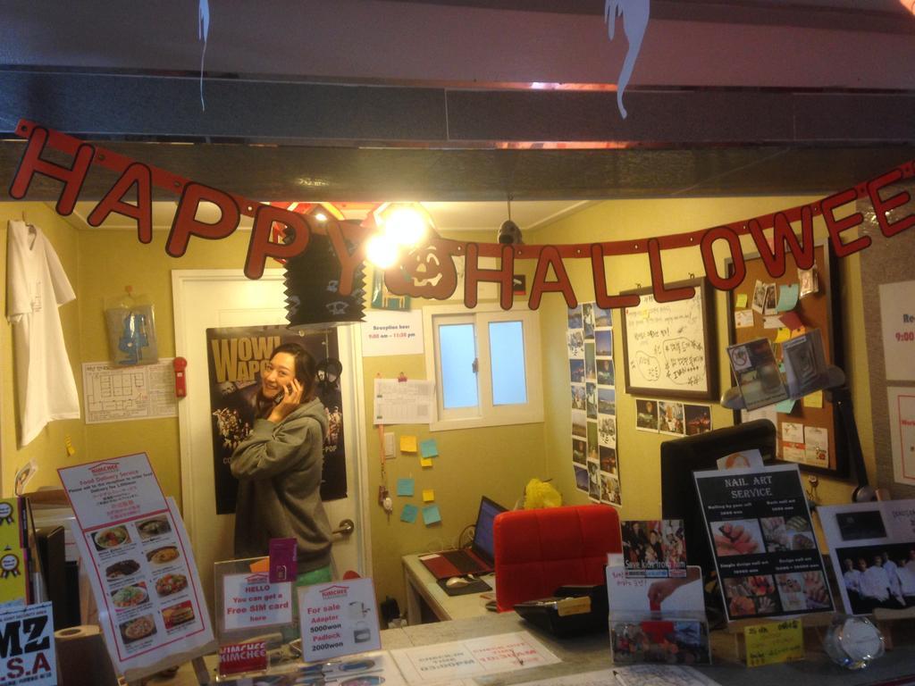 Kimchee Sinchon Guesthouse Seoul Eksteriør billede