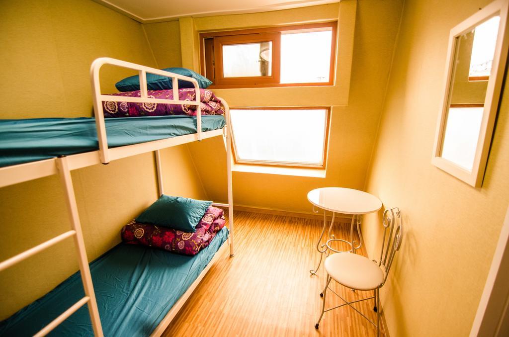 Kimchee Sinchon Guesthouse Seoul Værelse billede