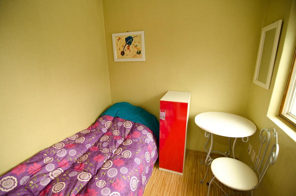 Kimchee Sinchon Guesthouse Seoul Værelse billede