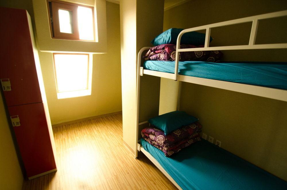 Kimchee Sinchon Guesthouse Seoul Eksteriør billede
