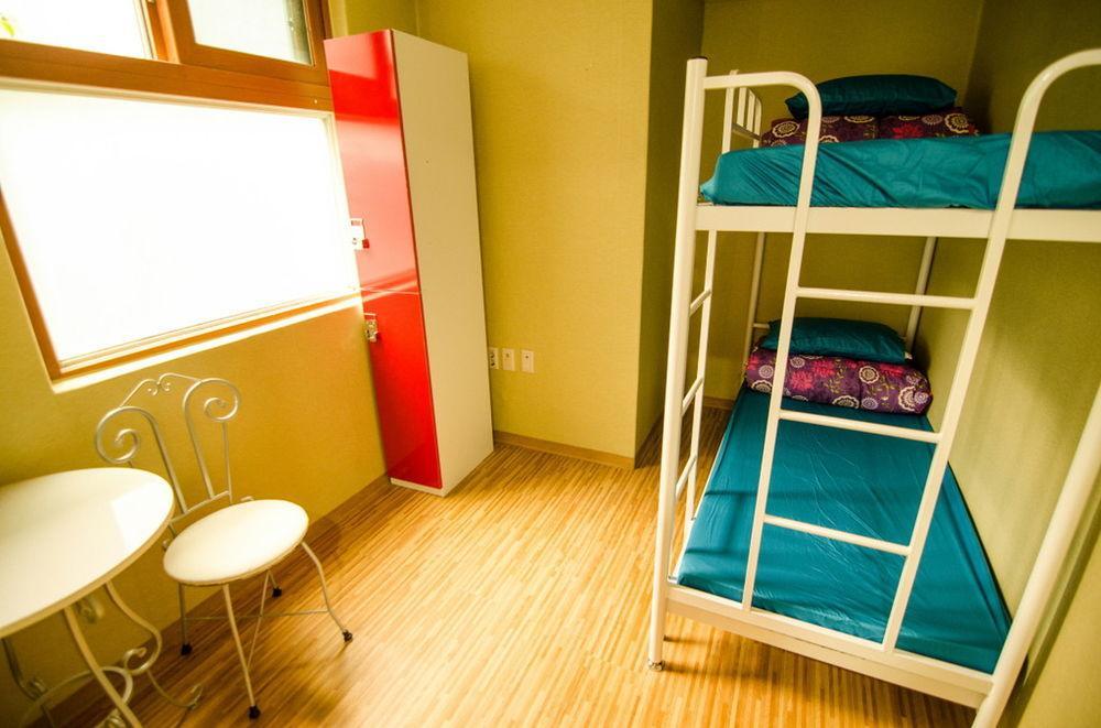 Kimchee Sinchon Guesthouse Seoul Eksteriør billede