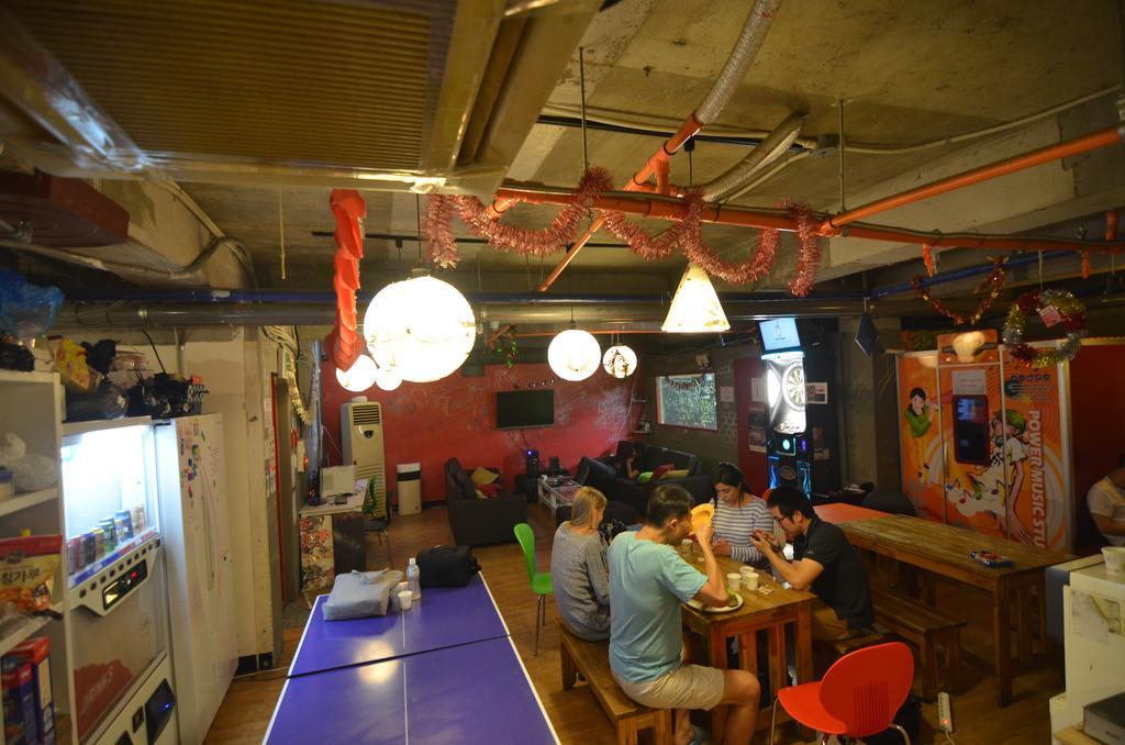 Kimchee Sinchon Guesthouse Seoul Eksteriør billede