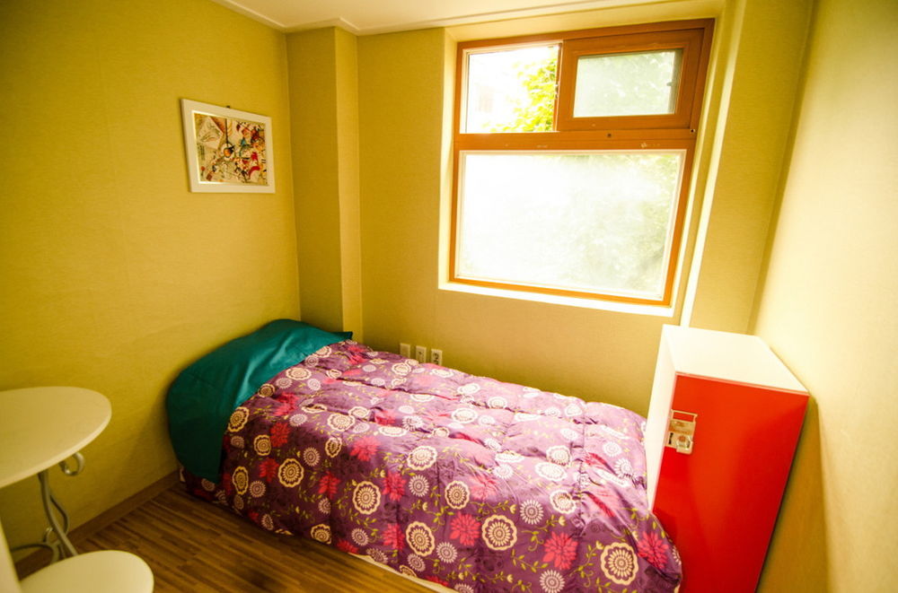 Kimchee Sinchon Guesthouse Seoul Eksteriør billede