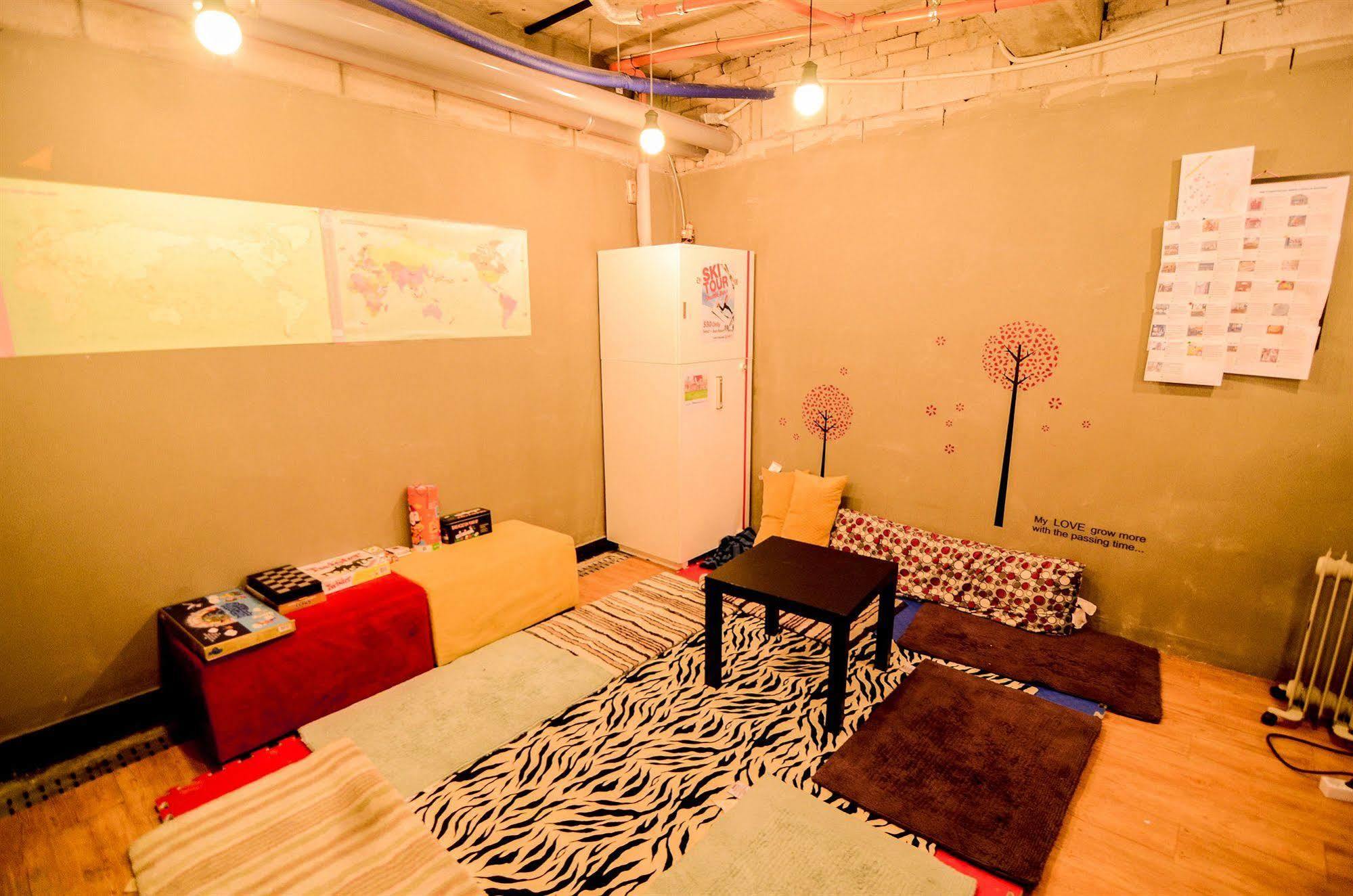 Kimchee Sinchon Guesthouse Seoul Eksteriør billede